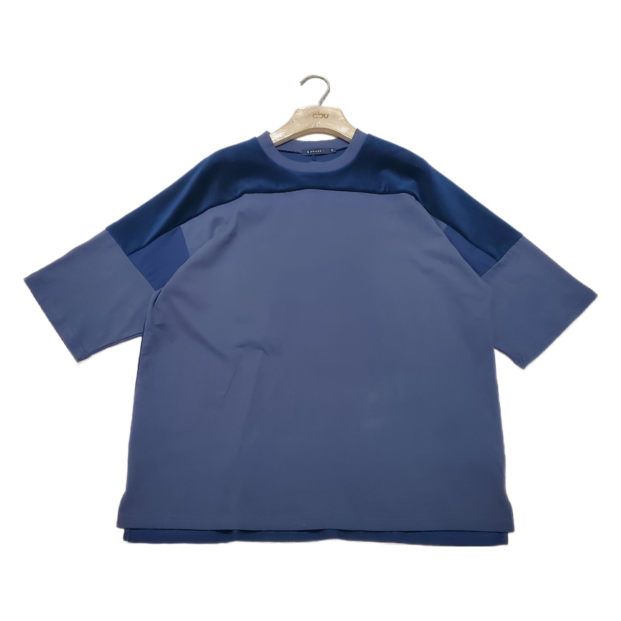 Niko and oversized Tee